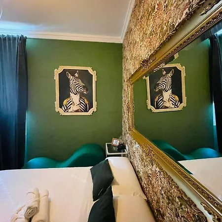 Pensión Utopía - Adults Experience 3*